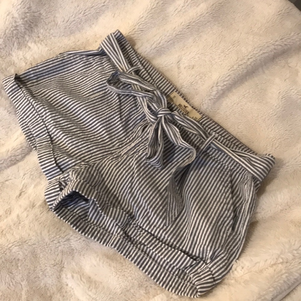 Hollister shorts (size 30)